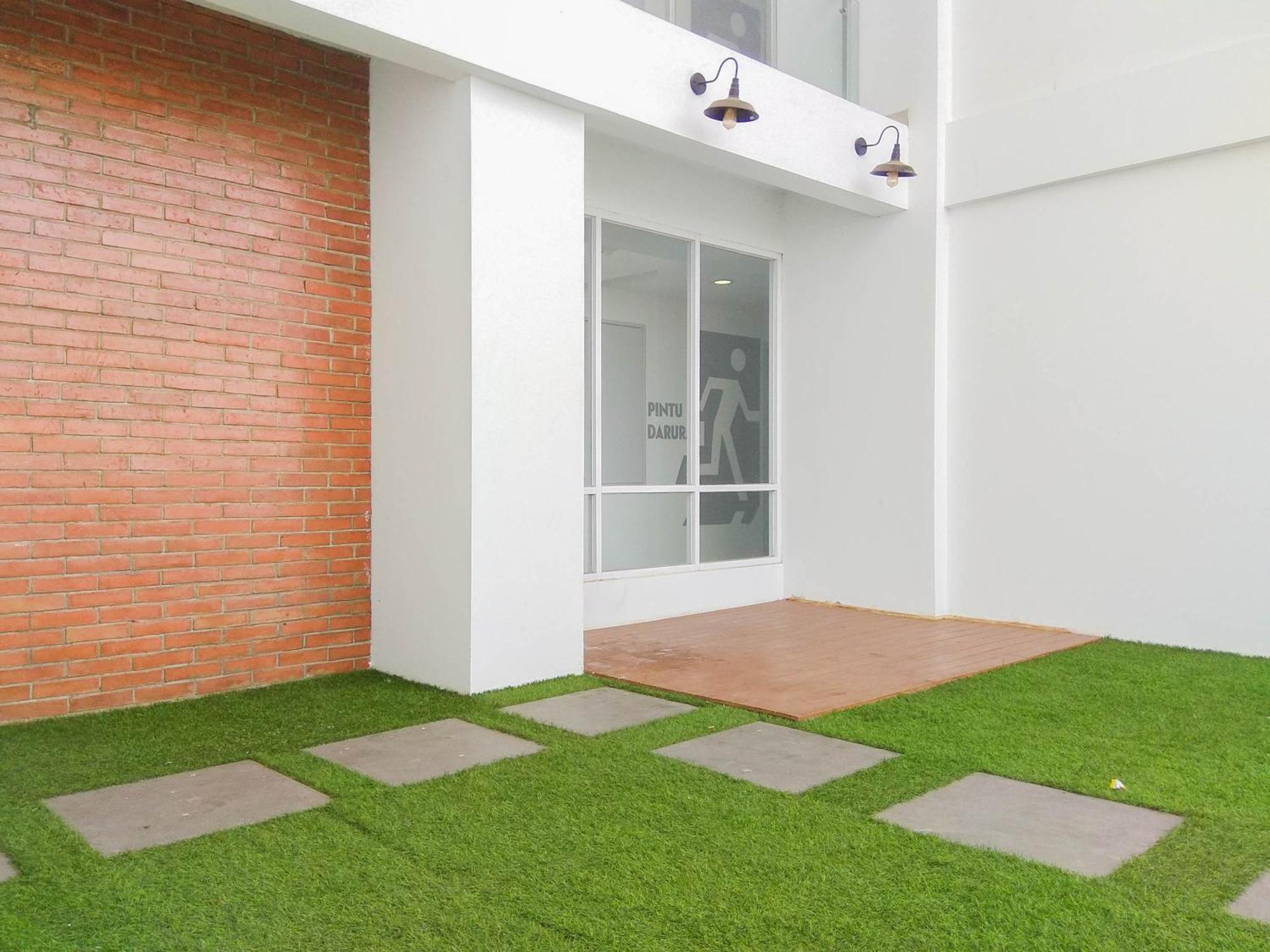 Minimalist At Springlake Summarecon By Travelio * Bekasi